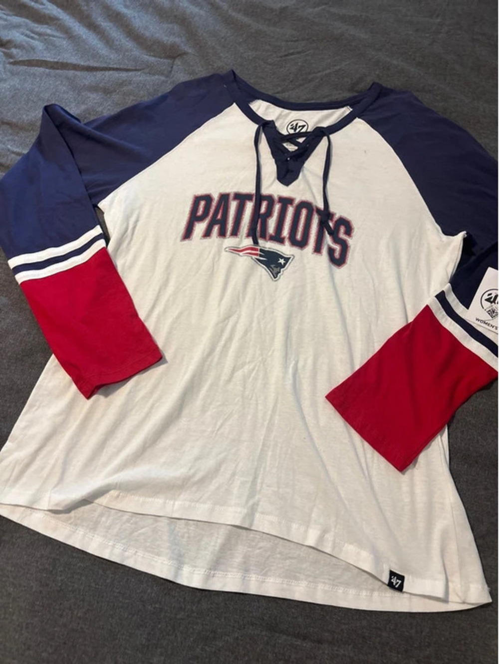 Patriots women’s large long sleeve